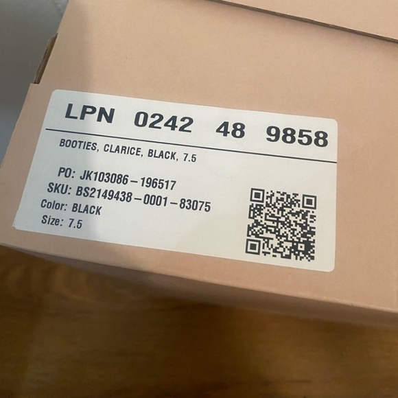 NWT JustFab Clarice Cut-Out Lug Sole Boots size 7.5 - Picture 10 of 10